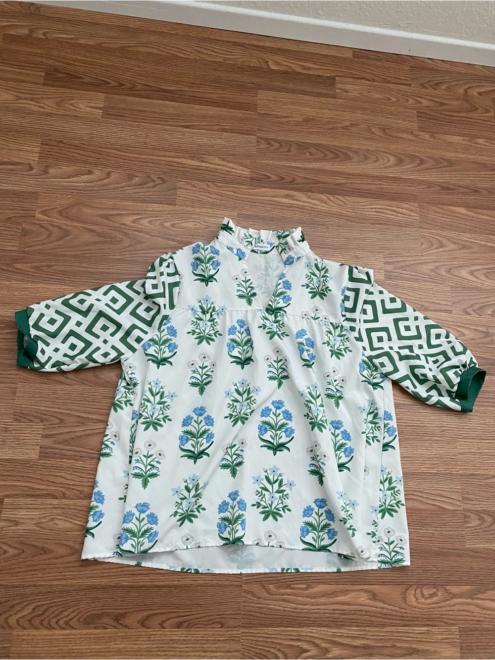 Women’s Floral & Geometric Green-White Tunic Top